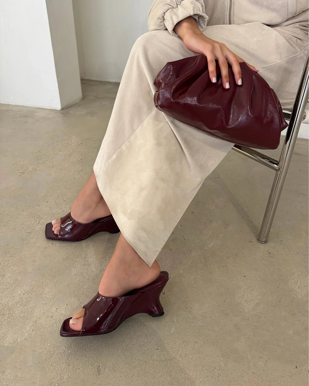 KYLA CLUTCH BAG - CHERRY CRINKLE PATENT