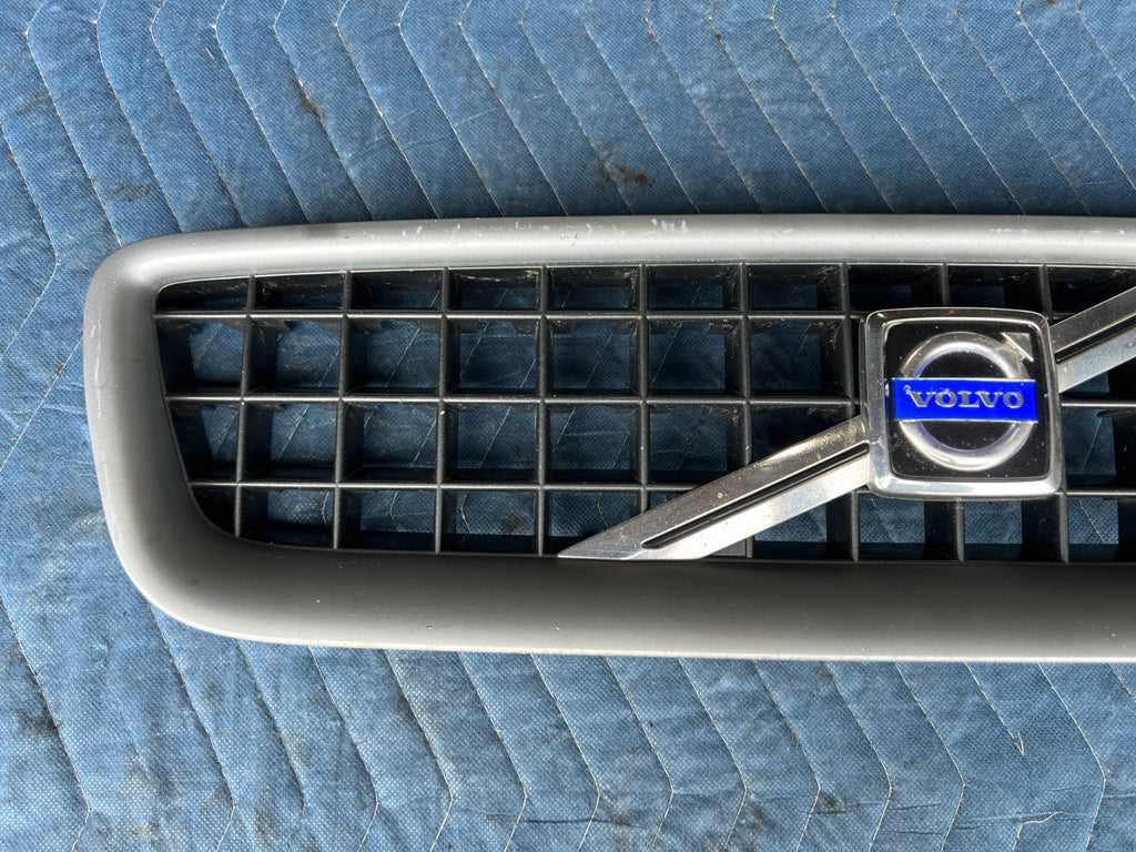 2005-2007 Volvo S60R V70R Front Upper Grille Grill w/ Emblem OEM #2935EM