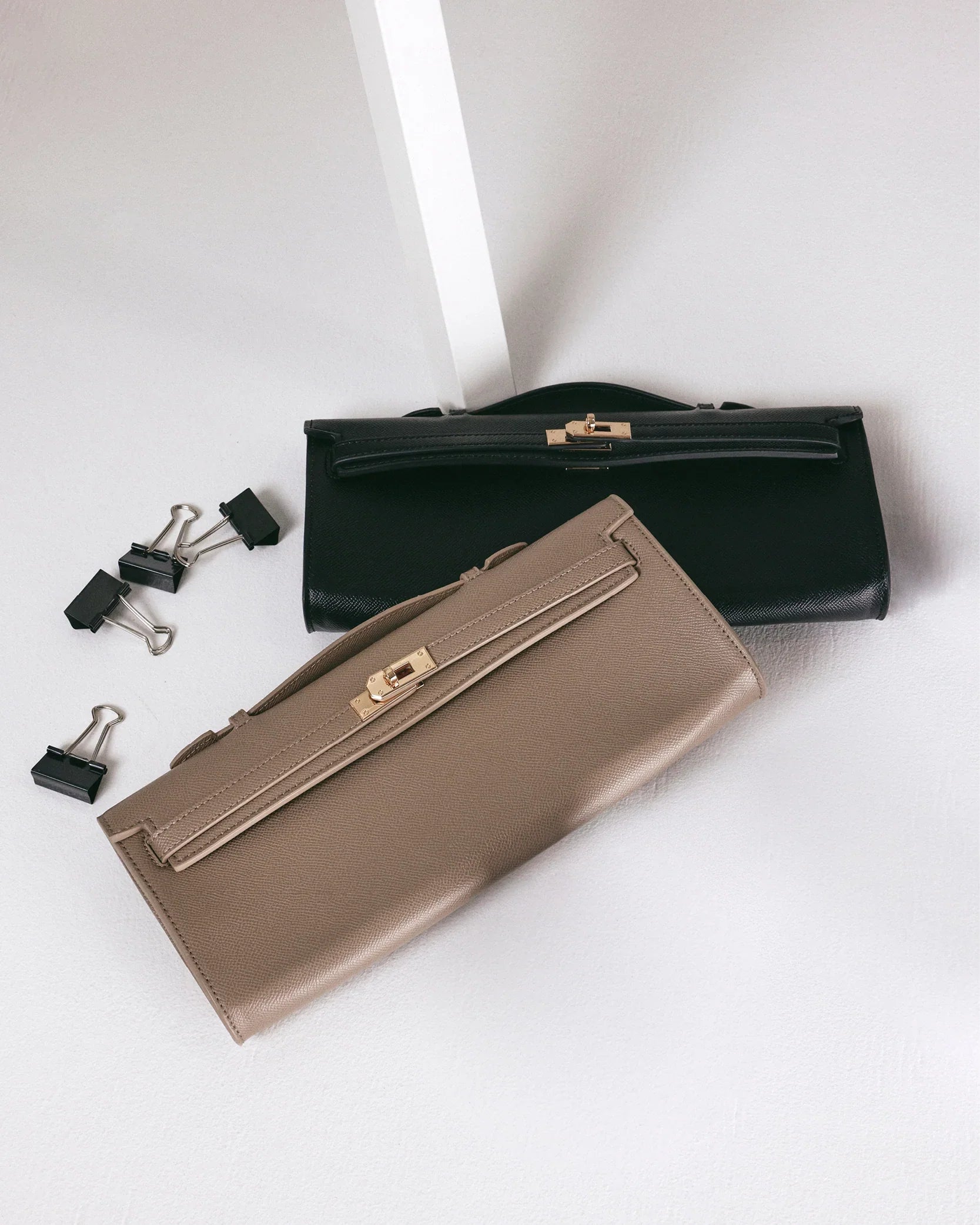 HADLEY HANDLE BAG - BLACK SAFFIANO